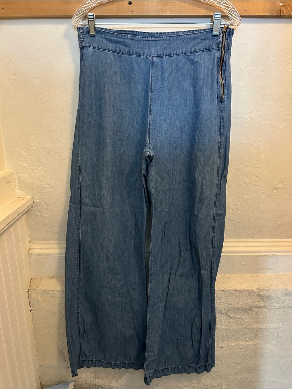Light Wash Wide-Leg Denim Pants